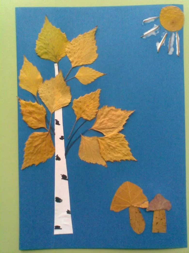 Аплікація дерева з кольорового паперу і листя 