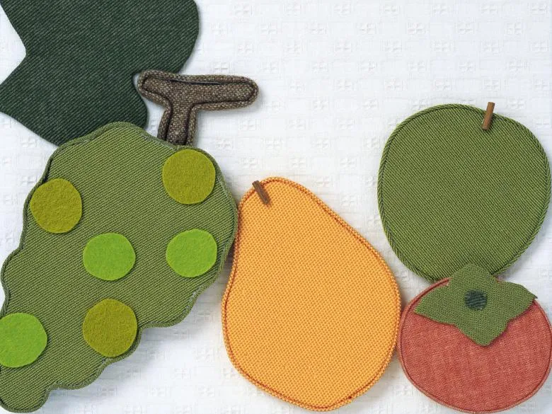 Аплікація фруктів з кольорової тканини