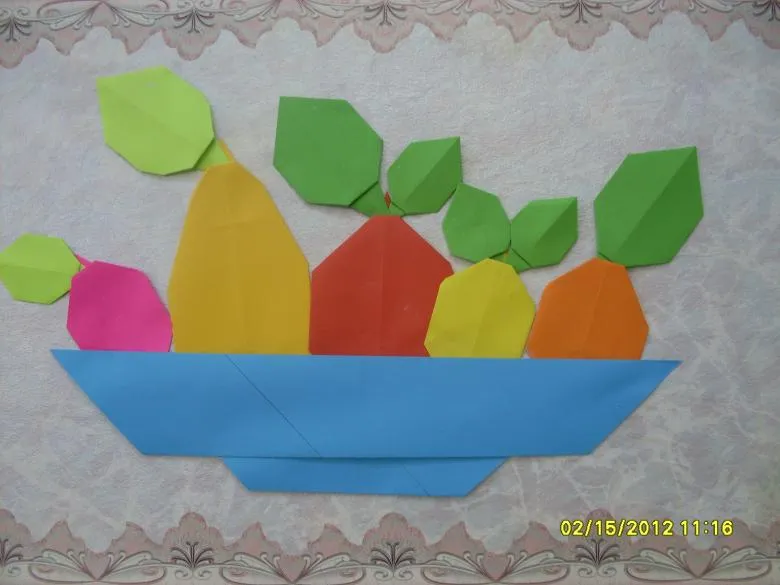 Аплікація фруктів, овочів з кольорового паперу та картону