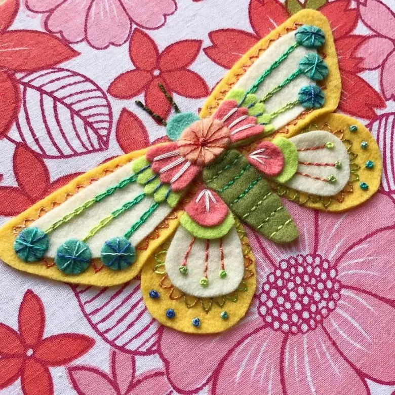 Аплікація метелики з тканини 