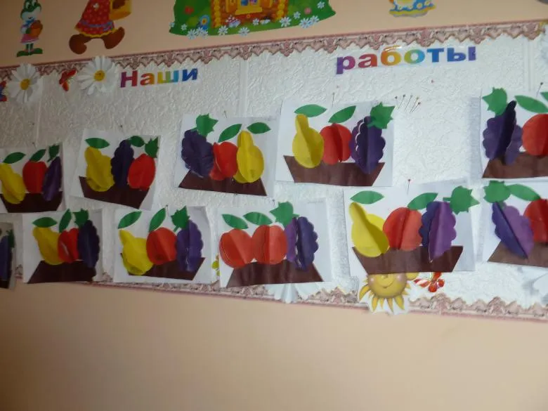 Приклади аплікація фруктів, овочів з кольорового паперу та картону
