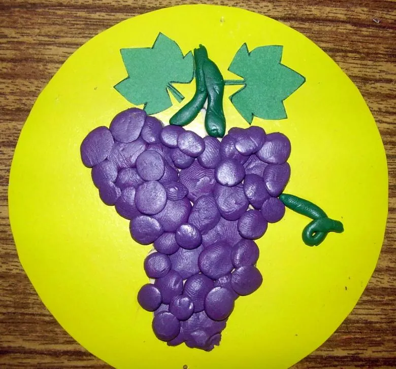 аплікація винограду з пластиліну 