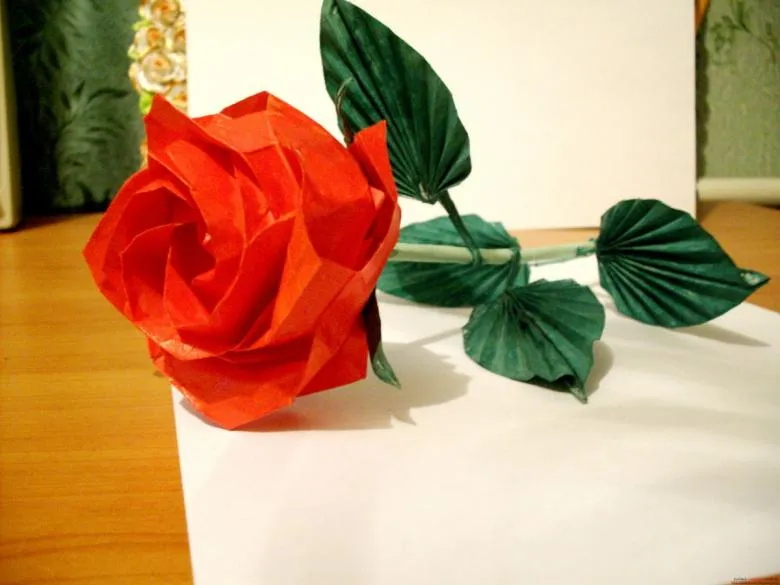 троянда з паперу