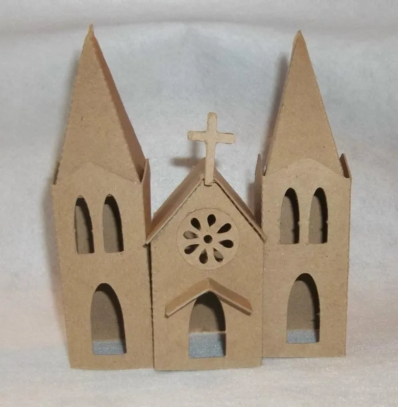 Церква з підручних матеріалів 