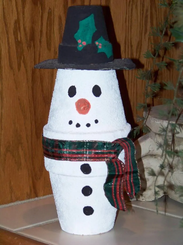 сніговик з підручних матеріалів