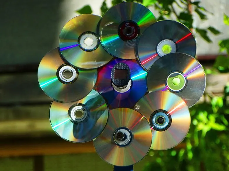 Виріб з комп'ютерних дисків