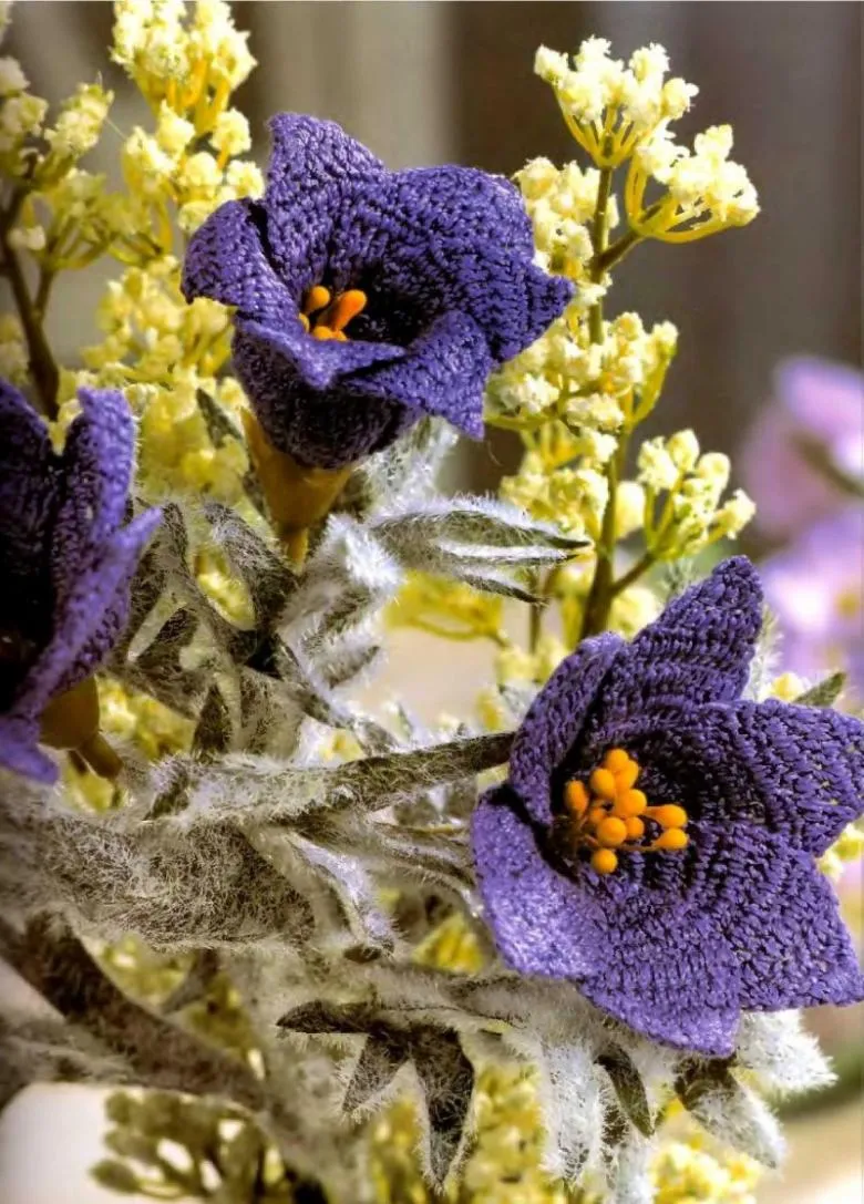 Вязані гачком квіти