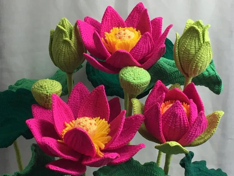 Вязані гачком квіти